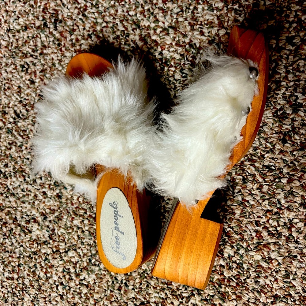 Brand new, never worn, Free People fur clog/slippers/sandals. Size 8/EU size 39